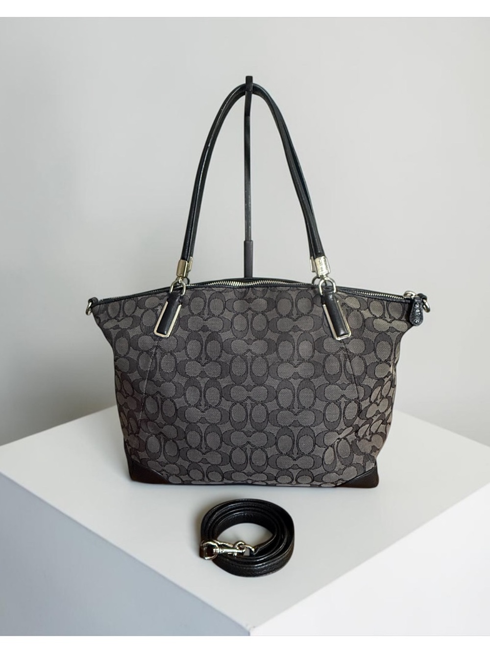 Authenticated Coach Signature Gray Black Signature Tote Crossbody! COA! - Picture 4 of 15